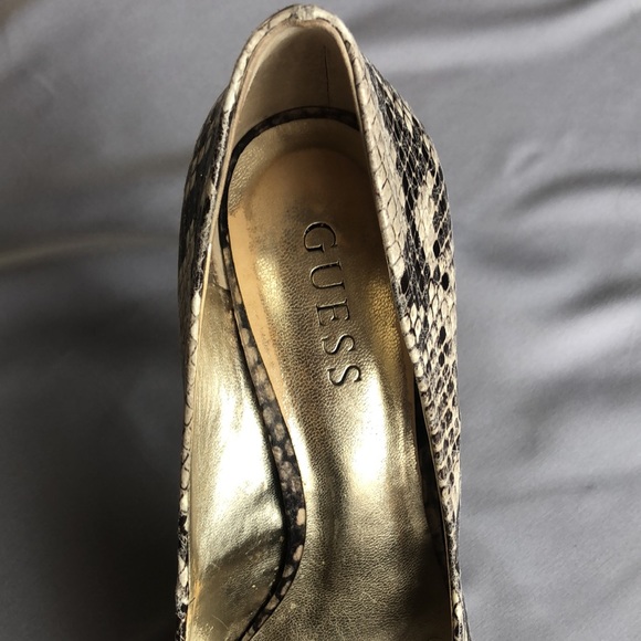 Guess Snake Skin Print High Heel Shoes Womens Size 7.5 - Picture 5 of 8
